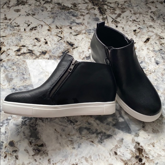 Shoes - Picture 4 of 4